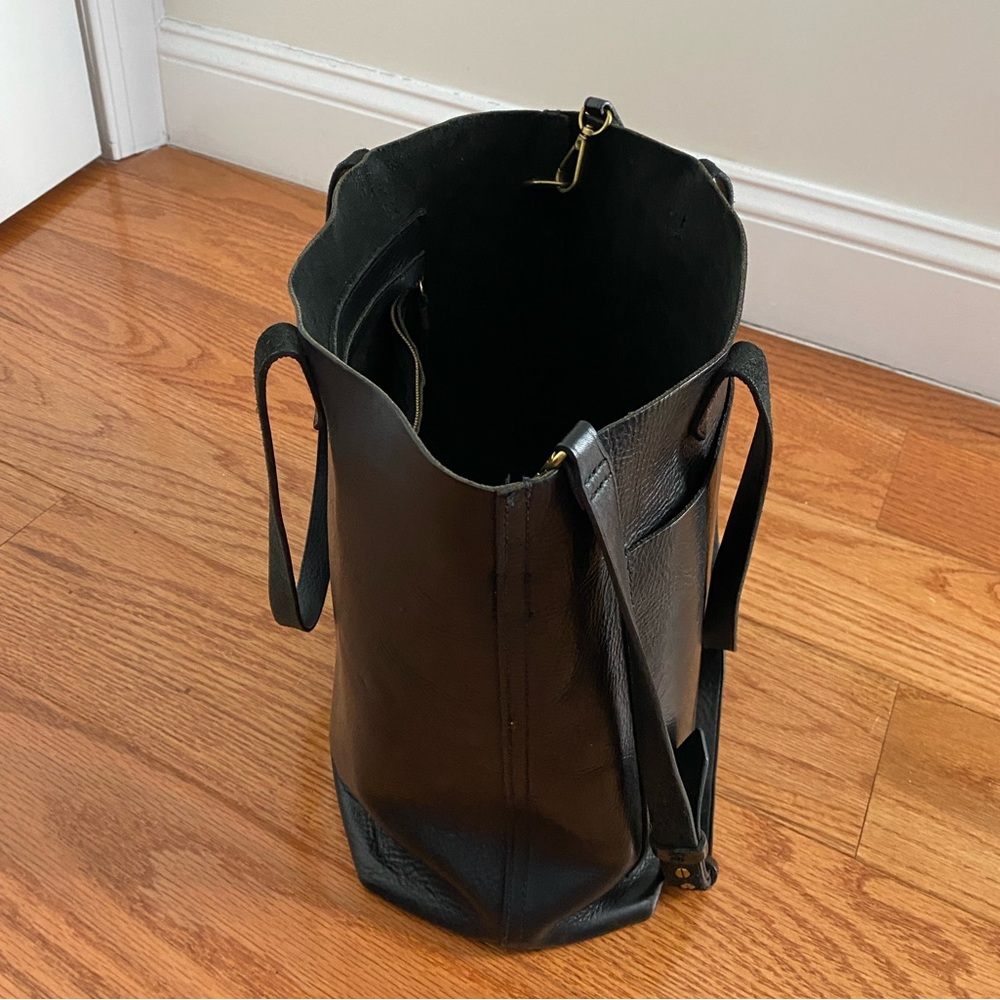 Madewell Medium Transport Tote Crossbody in Black - Picture 9 of 9